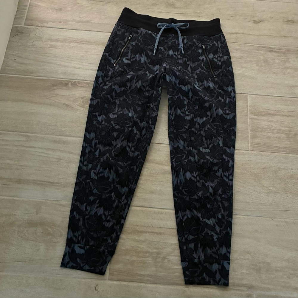 NWOT!! Athleta Trekkie North Jogger